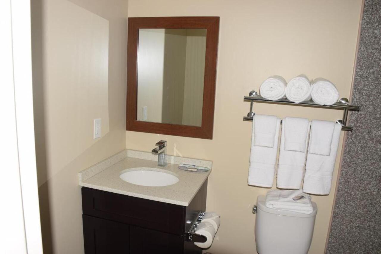Astoria Delancy Inn & Suites New York Exterior photo