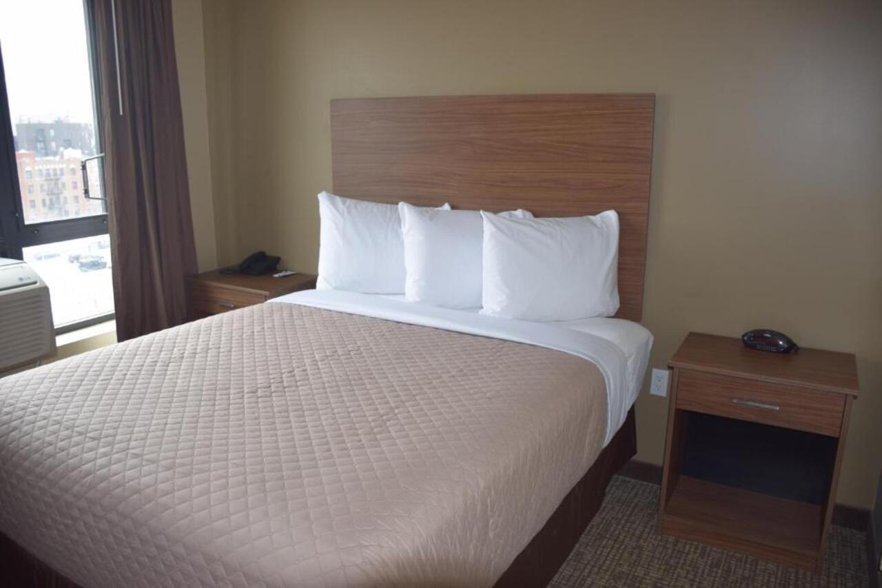 Astoria Delancy Inn & Suites New York Exterior photo